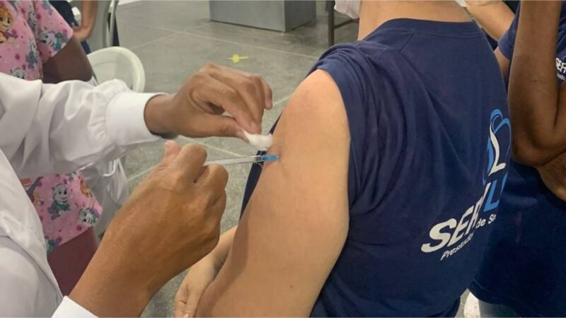 Secretaria de Saúde vai reforçar meta de vacinação com busca ativa de servidores