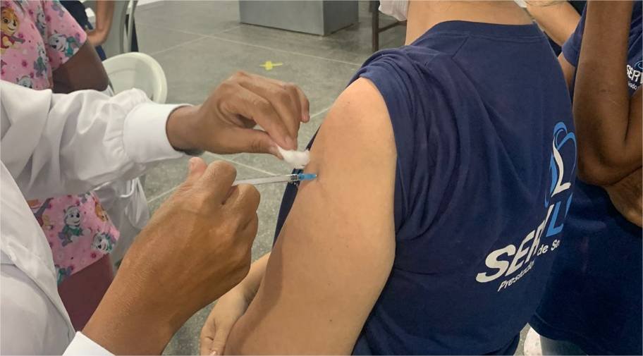 Secretaria de Saúde vai reforçar meta de vacinação com busca ativa de servidores