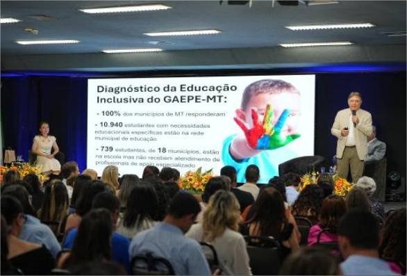 Presidente do TCE-MT, conselheiro Sérgio Ricardo, em reunião com vereadores de Colniza