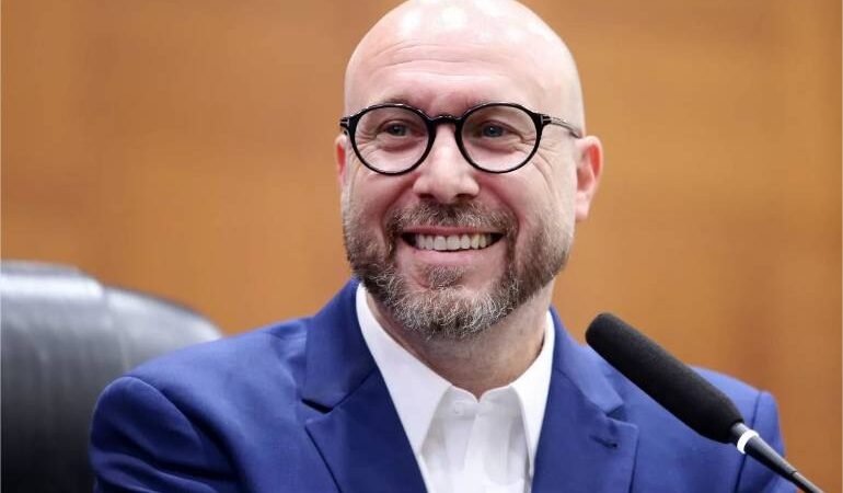 Beto Dois a Um lança campanha para transformar ideias da população em projetos de lei