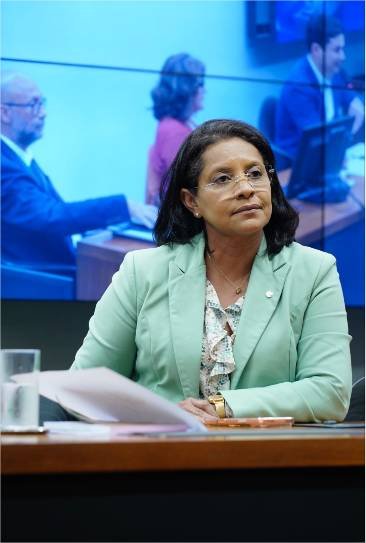 ‘Não é política, é violência’, diz Gisela ao cobrar que pedido de cassação de vereador entre em pauta