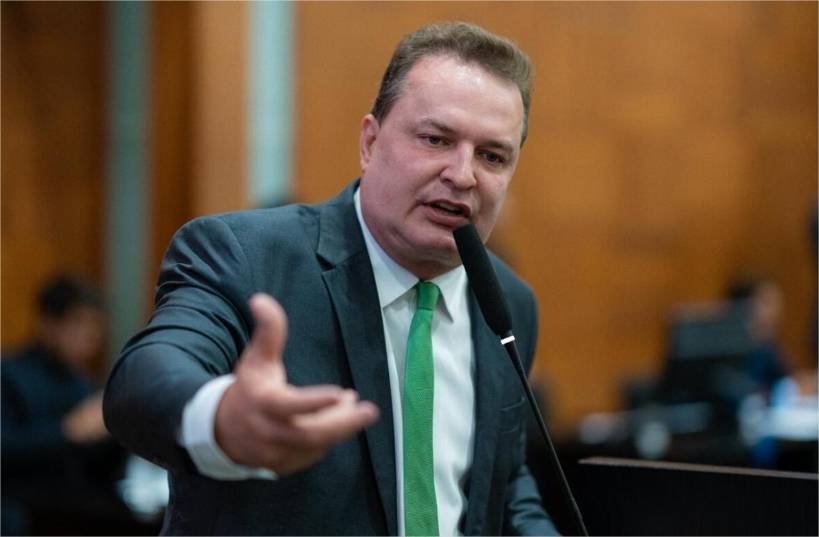 Max Russi denuncia “edital fechado” em licitação de OS e boicote a deputados na Secretaria de Saúde