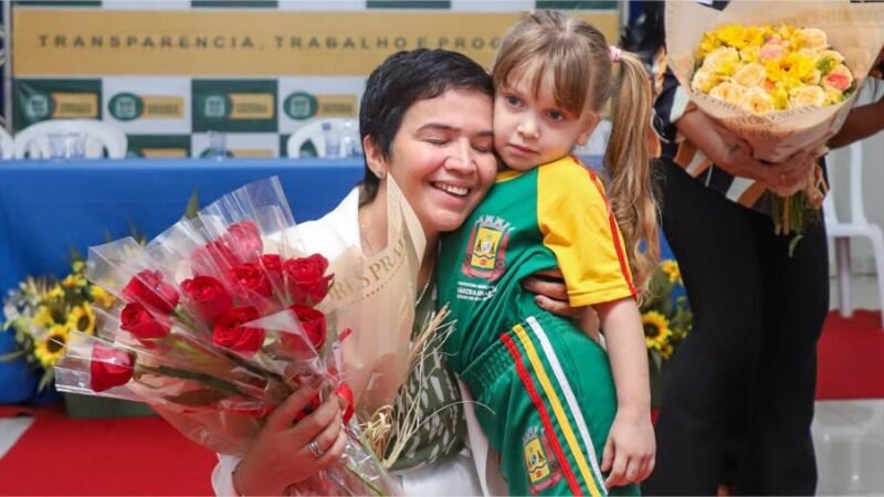 Secretária de Educação de Várzea Grande visita creche referência em Poconé