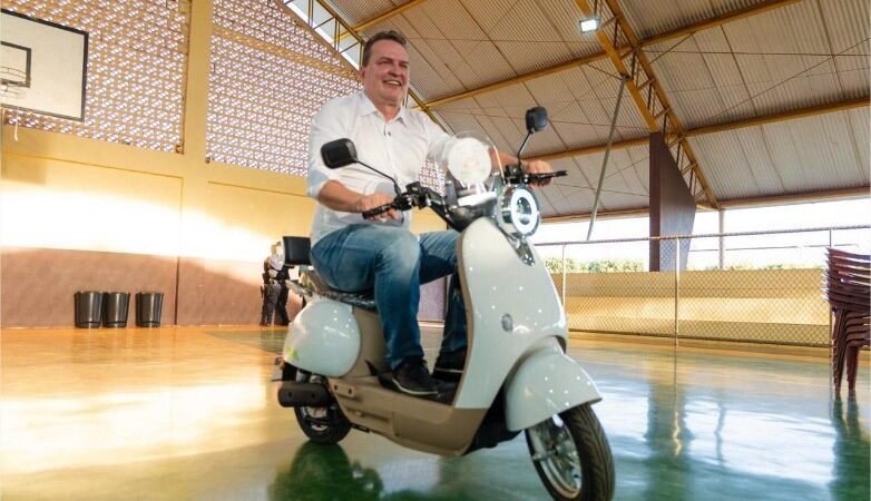 Max Russi destina emenda e viabiliza entrega de 25 bicicletas elétricas para agentes de saúde e de combate às endemias em Itanhangá
