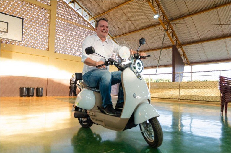 Max Russi destina emenda e viabiliza entrega de 25 bicicletas elétricas para agentes de saúde e de combate às endemias em Itanhangá