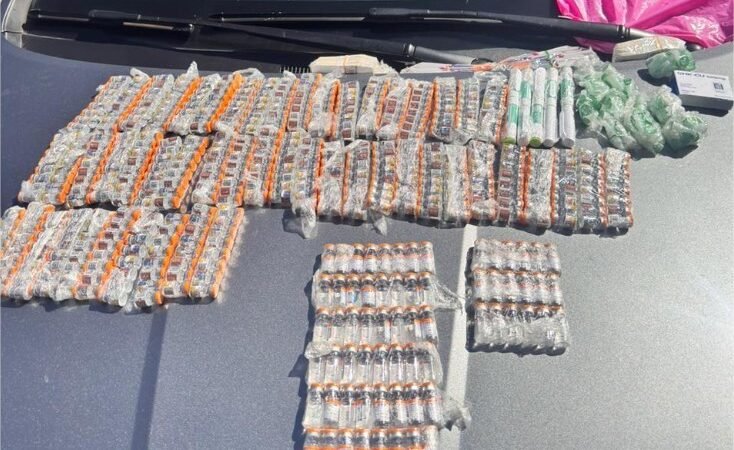Polícia Militar e PRF apreendem R$ 300 mil em frascos de Monjauro e prendem casal por contrabando