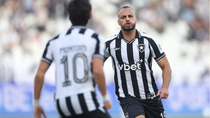 Com hat-trick de Arthur Cabral, Botafogo vence Corinthians no Nilton Santos