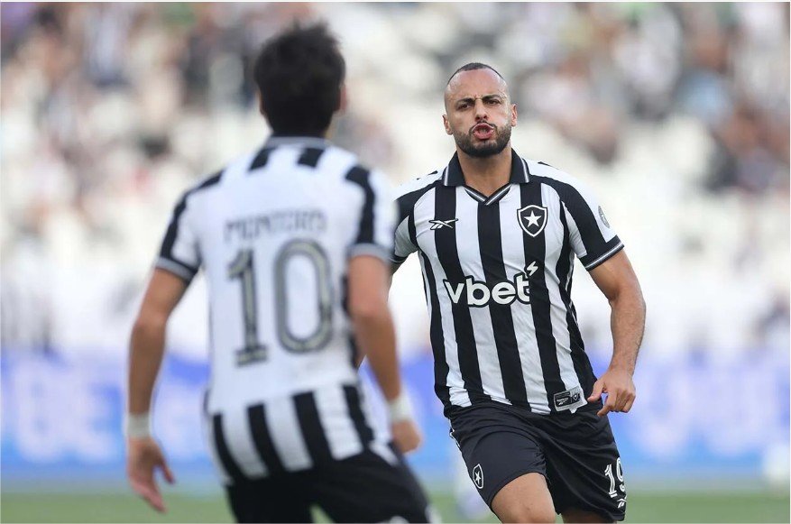 Com hat-trick de Arthur Cabral, Botafogo vence Corinthians no Nilton Santos