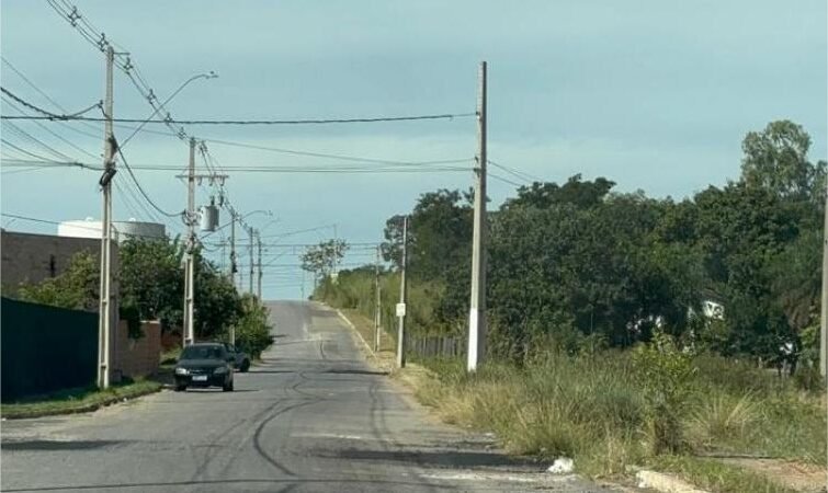 Osmar Cabral recebe operação tapa-buracos após indicação parlamentar