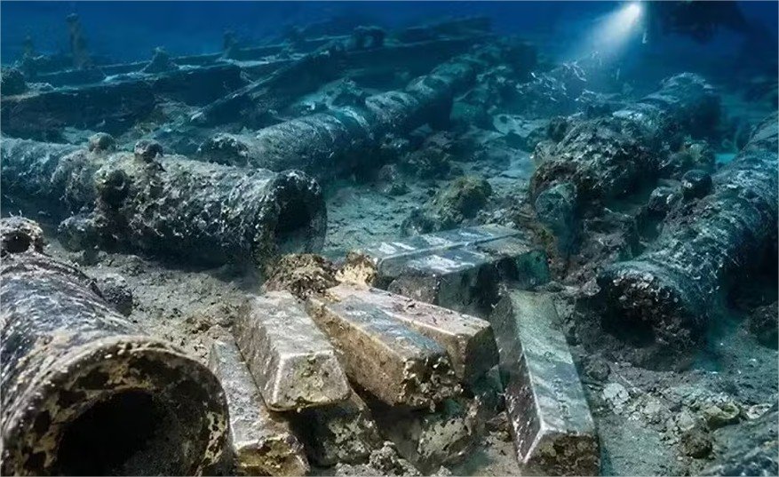 Naufrágio na costa da Espanha guarda 27 canhões e carga de prata preservada