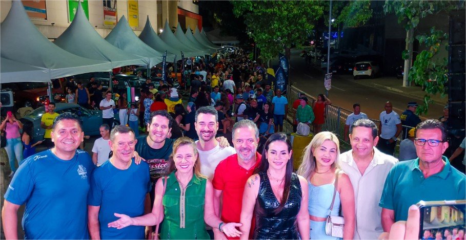 Circuito de carros antigos atrai mais de 6 mil pessoas e movimenta Várzea Grande