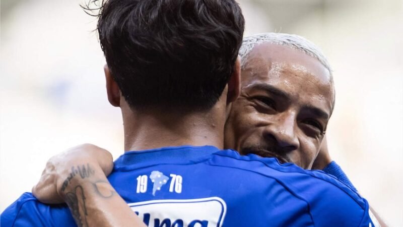 Cruzeiro sofre no fim, mas vence a Chape e engata sexto jogo sem derrota