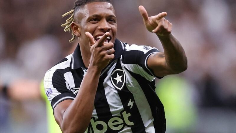 Palmeiras sinaliza com proposta para Danilo. Botafogo afasta jogador