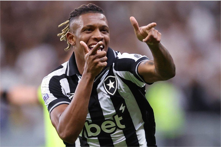 Palmeiras sinaliza com proposta para Danilo. Botafogo afasta jogador