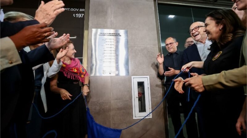 Prefeita e governador inauguram delegacia 24h da mulher durante aniversário de 159 anos de Várzea Grande