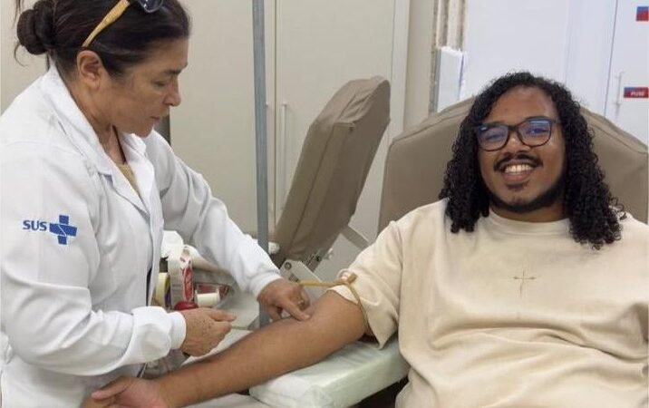 Doadores de sangue mobilizam amigos e comemoram aniversário no MT Hemocentro