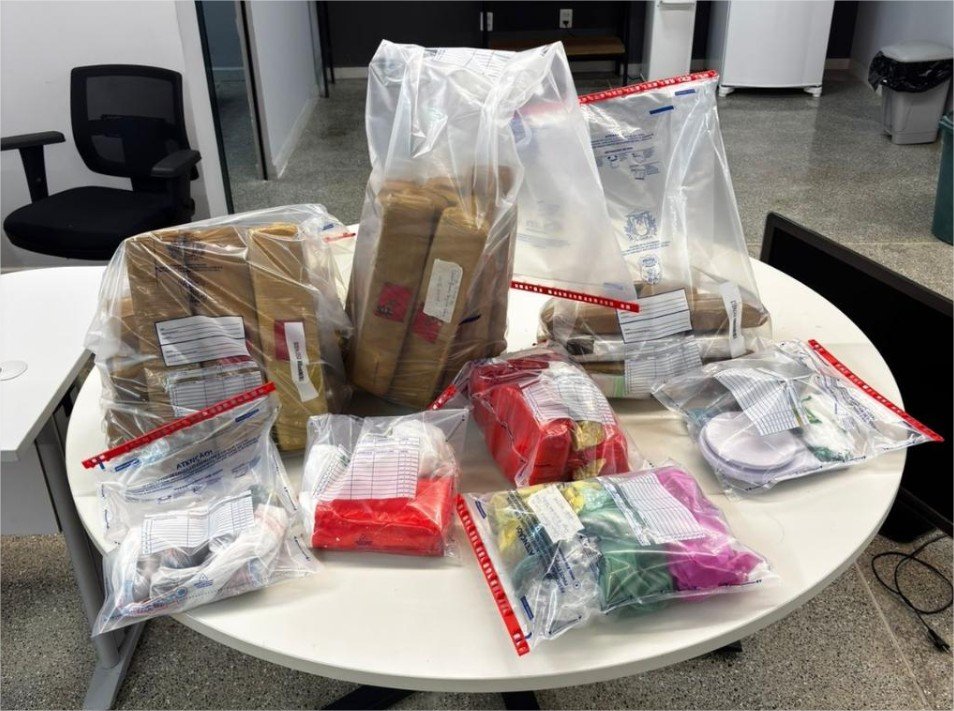 Polícia Civil fecha ponto de tráfico e apreende grande quantidade de drogas em Água Boa