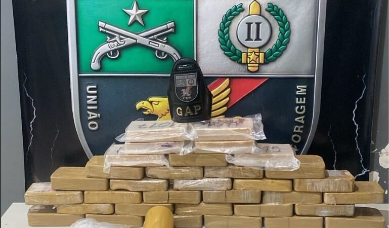 Polícia Militar prende homem com 33 tabletes de pasta base de cocaína em Várzea Grande