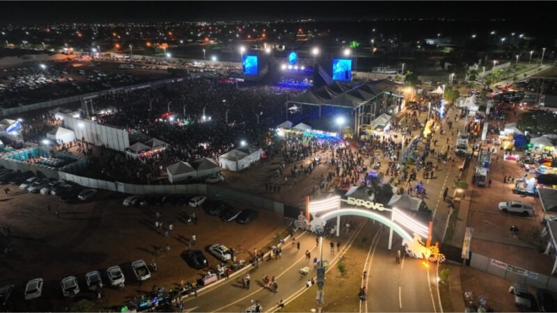 Terceira noite da ExpoVG reúne mais de 30 mil pessoas e consagra tradição do rodeio