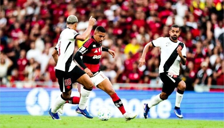 Com lei do ex em ação, Vasco arranca empate no fim com o Flamengo pelo Brasileirão