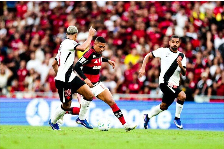 Com lei do ex em ação, Vasco arranca empate no fim com o Flamengo pelo Brasileirão