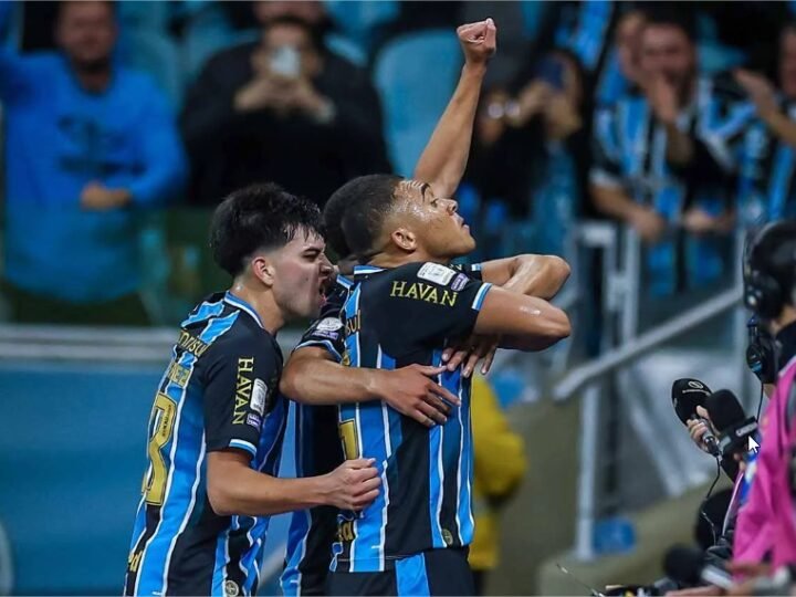 De virada, Grêmio vence o Santos por 3 a 2 na Arena e respira no Brasileirão