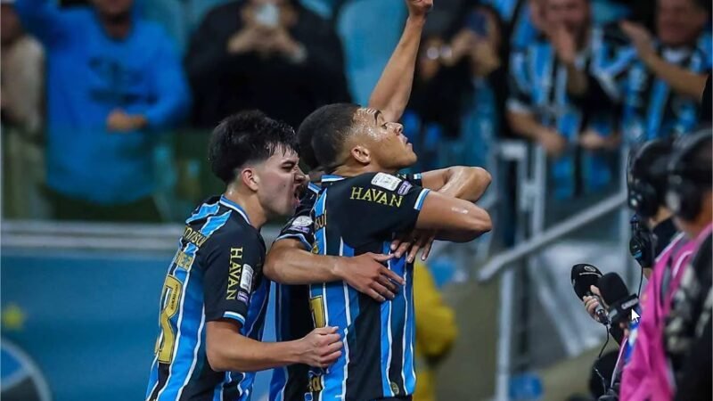 De virada, Grêmio vence o Santos por 3 a 2 na Arena e respira no Brasileirão