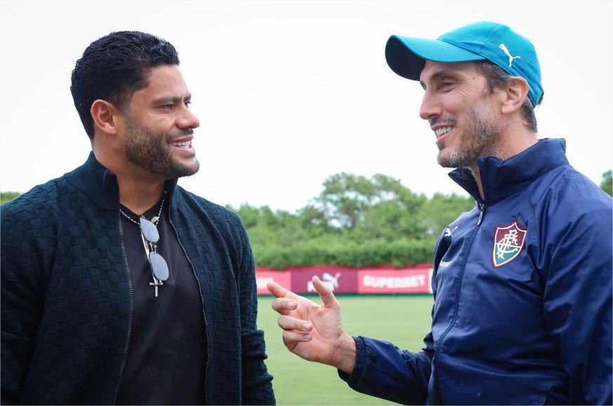 Hulk se apresenta e conhece CT do Fluminense: “Vontade de conquistar títulos”
