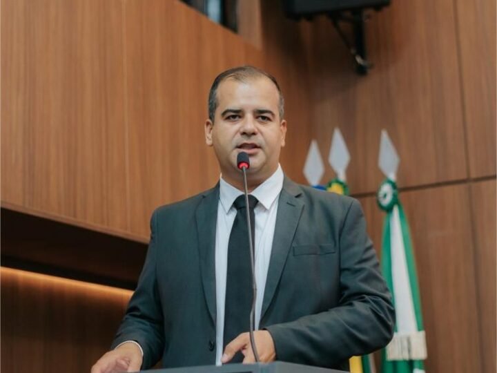 Ilde Taques mobiliza voluntários para atendimentos na Escola Senador Azeredo