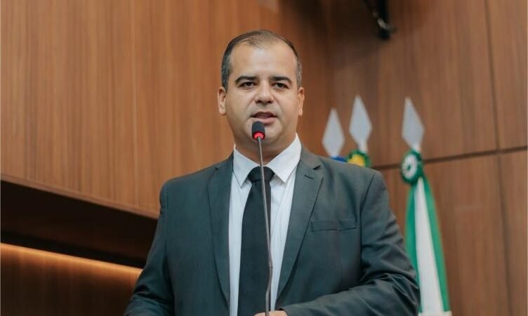 Ilde Taques mobiliza voluntários para atendimentos na Escola Senador Azeredo
