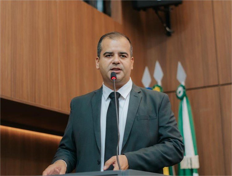 Ilde Taques mobiliza voluntários para atendimentos na Escola Senador Azeredo