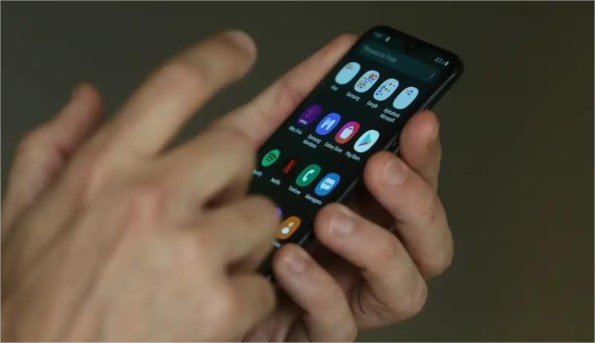 Estudantes criam montagens pornográficas de colegas e vendem por até R$ 120 na web