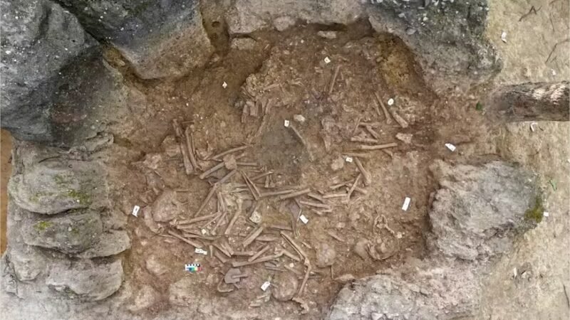 “Jarro da morte” de 1200 anos achado na Ásia reúne ossadas de diferentes gerações