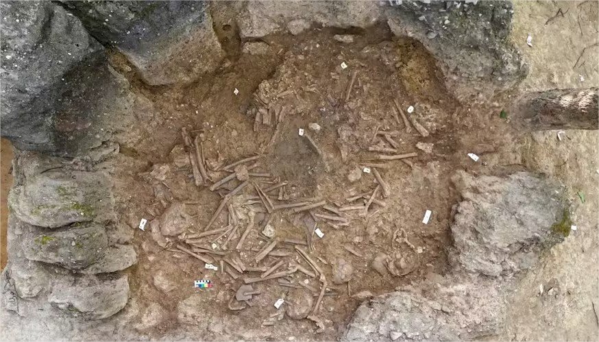 “Jarro da morte” de 1200 anos achado na Ásia reúne ossadas de diferentes gerações