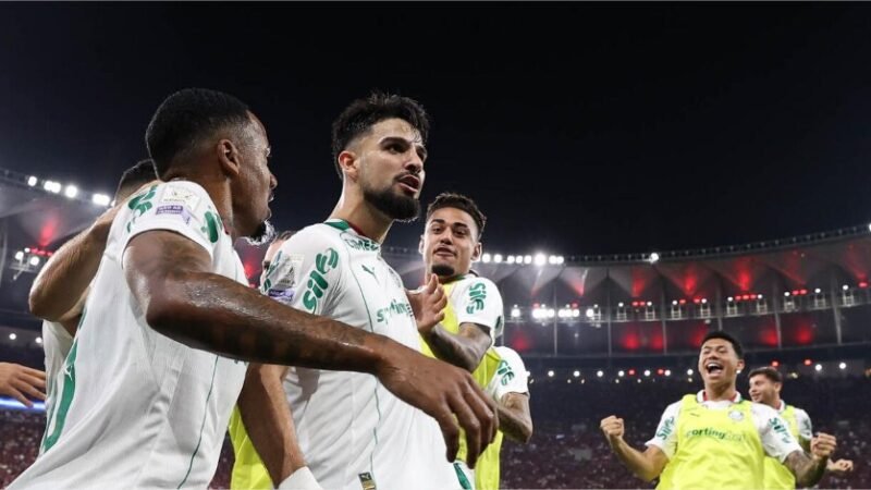 Palmeiras arrasa o Flamengo e dispara na liderança do Brasileirão