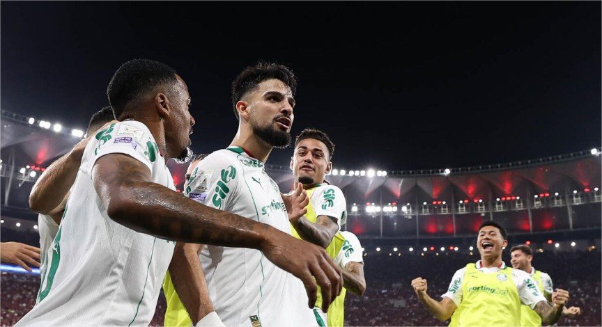 Palmeiras arrasa o Flamengo e dispara na liderança do Brasileirão