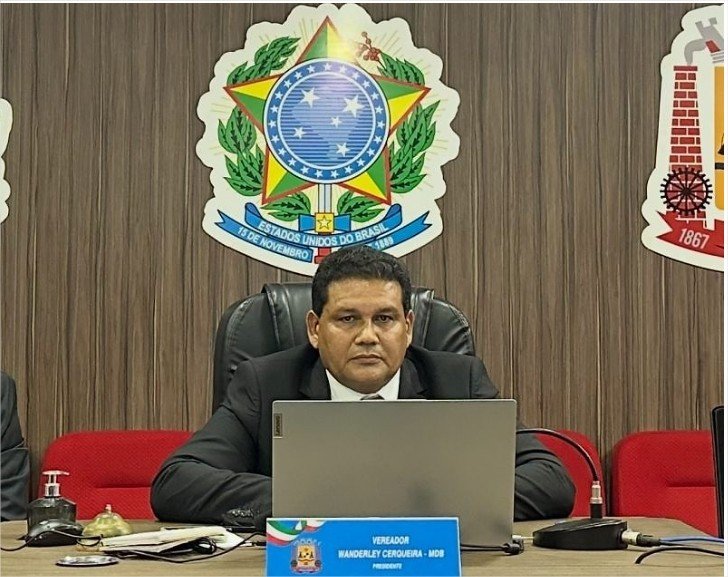 Em sessão lotada, Wanderley é reeleito presidente da Câmara de VG; veja vídeo