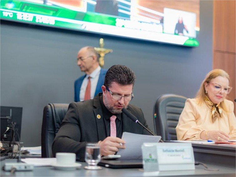 Rafael Ranalli questiona troca de asfalto na Avenida do CPA