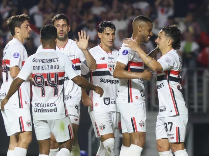 São Paulo domina Boston River e se classifica como líder do grupo