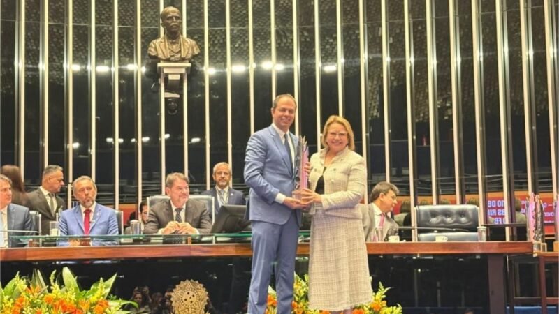 Governo de MT alcança 75% de crianças alfabetizadas na idade certa e é reconhecido pelo Senado