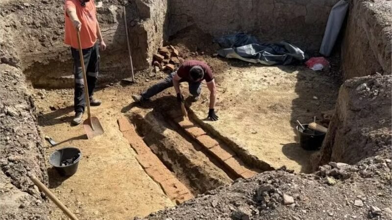 Túmulo romano intacto é encontrado no meio de construção de mercado na Croácia