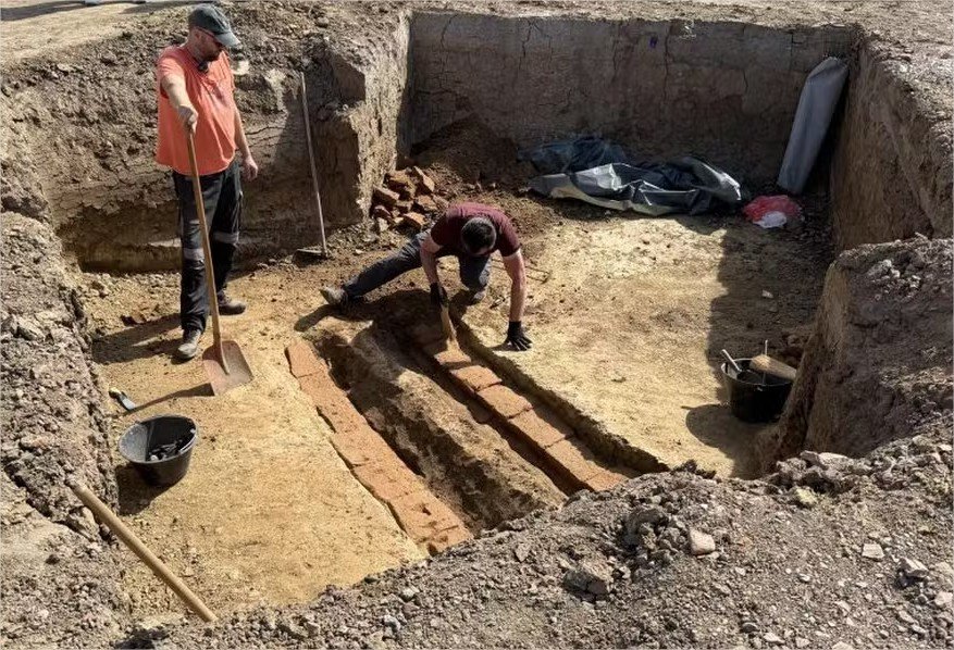 Túmulo romano intacto é encontrado no meio de construção de mercado na Croácia