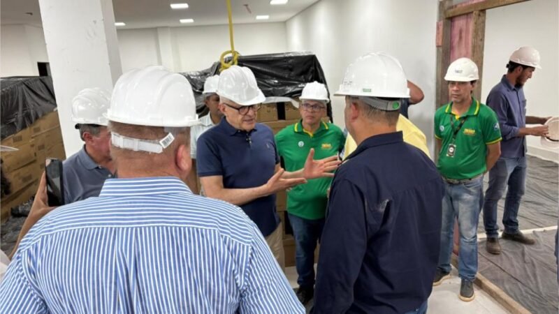 Governador vistoria obras do Hospital Regional de Confresa