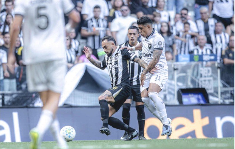 Botafogo marca no fim e arranca empate com Atlético