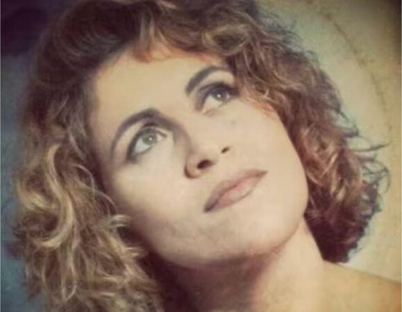 Ode à Cantora Denise Cerqueira: A Rainha da Interpretação Gospel Brasileira