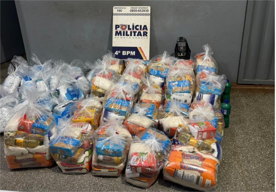 PM prende mulher e apreende 45 sacolões com alimentos e produtos de limpeza de facção criminosa