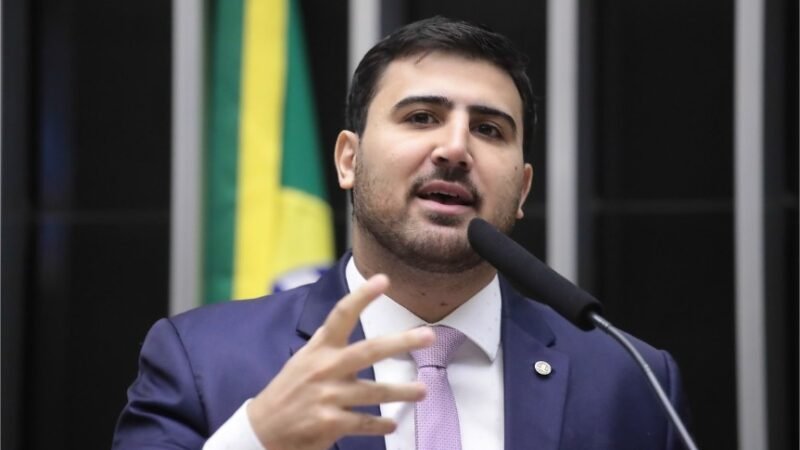Deputado critica colegas após nova emenda para a PEC 6×1: “Falta de compromisso”