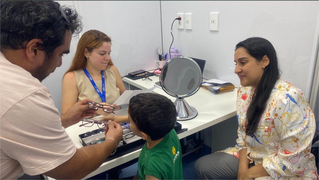 Mais de 250 alunos da rede municipal de Cuiabá recebem indicação de óculos pelo Sesc Saúde Visão