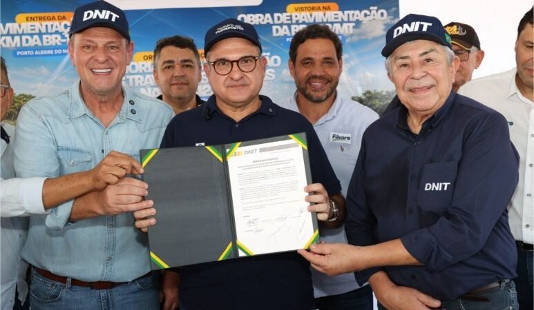 Senador Carlos Fávaro acompanha ministro em entrega histórica na BR-158