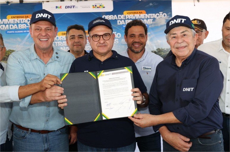 Senador Carlos Fávaro acompanha ministro em entrega histórica na BR-158